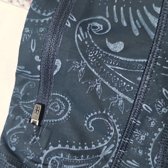 Sweaty Betty Navy Paisley Capri Leggings Size XS Zero Gravity - Picture 6 of 7